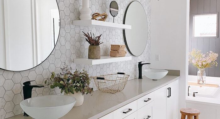 20 Toilet Shelving Ideas to Do away with Muddle